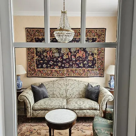 Maison Trianon 1928 게스트하우스 4*