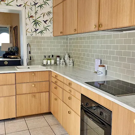 Maison Trianon 1928 게스트하우스 4*